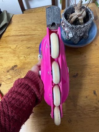 Patines infantiles rosas y morados talla 34-36.