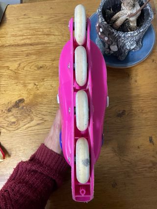 Patines infantiles rosas y morados talla 34-36.