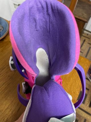 Patines infantiles rosas y morados talla 34-36.