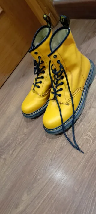 Botas estilo Martens Amarillas Talla 41