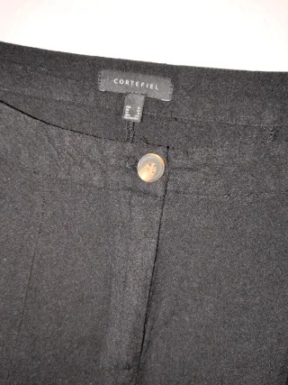 Falda negra elegante marca Cortefiel. Talla M