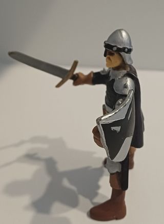 Caballero medieval figura acción espada escudo