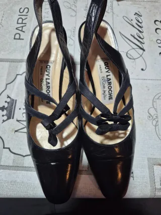 Zapatos de tacón Guy Laroche negros