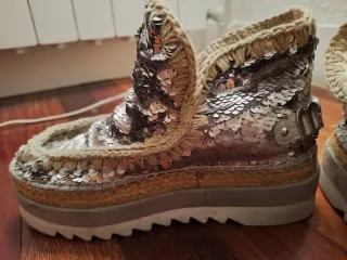 Botas Mou plateadas con lentejuelas