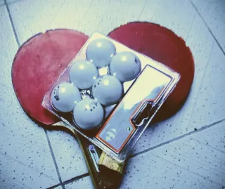 Raquetas de ping pong y pelotas