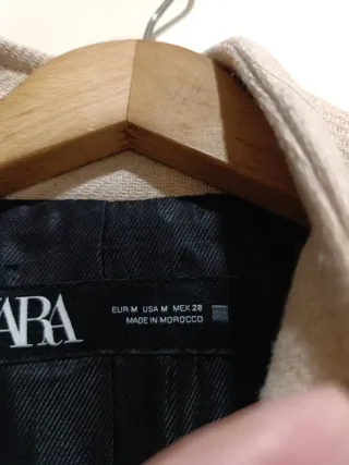 Abrigo beige doble botonadura