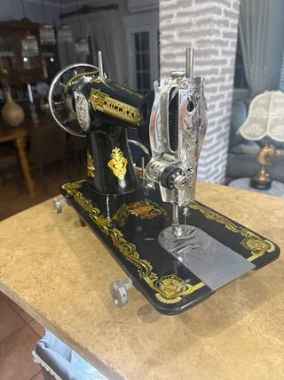 Máquina de coser Hillman antigua