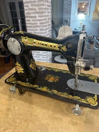 Máquina de coser Hillman antigua