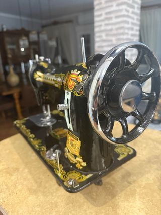 Máquina de coser Hillman antigua