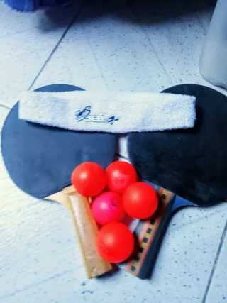 Racchette e palline da ping pong