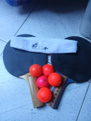 Racchette e palline da ping pong