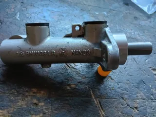 Bomba de frenos Mando BM111084B