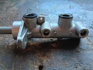 Bomba de frenos Mando BM111084B