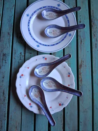 Lote 4 platos y cucharas porcelana