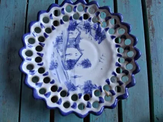 Lote 4 platos y cucharas porcelana