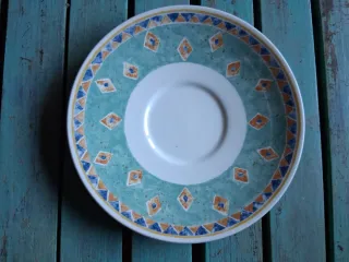 Lote 4 platos y cucharas porcelana