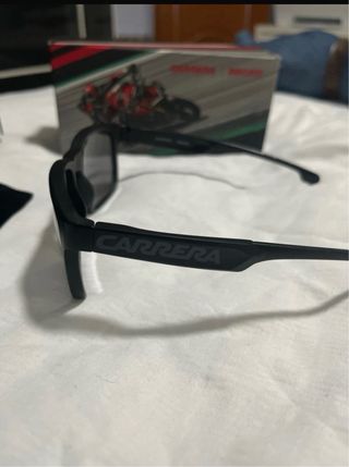 Caja y funda gafas Carrera Ducati