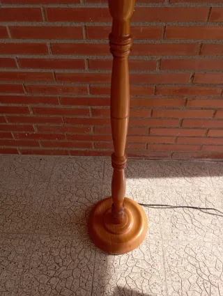 Lámpara de pie provenzal madera