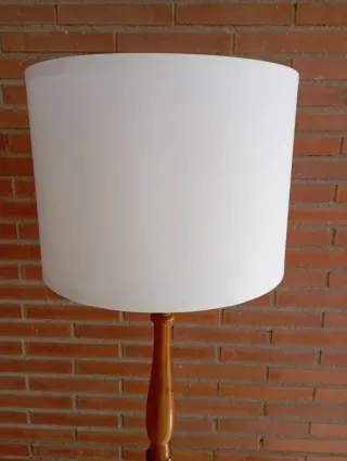 Lámpara de pie provenzal madera