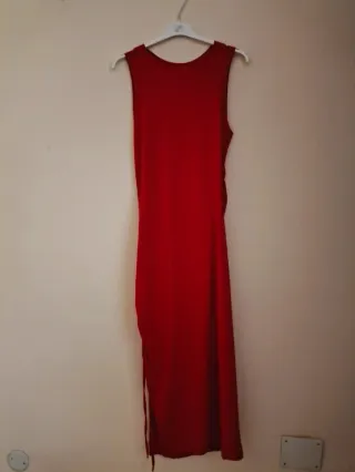 Vestito rosso lungo con ruches