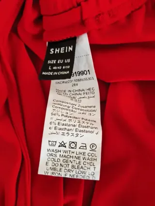 Vestito rosso lungo con ruches