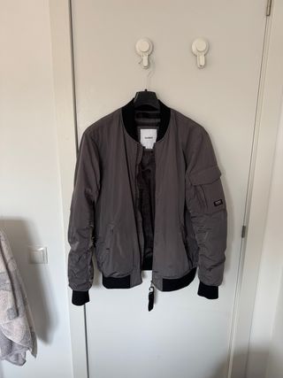 Chaqueta bomber Pull&Bear gris