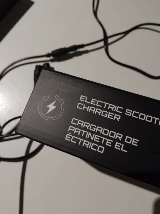 Cargador Patinete Eléctrico 42V 2A Xiaomi Ninebot.