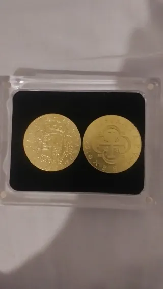 2 Monedas Carlos II 1699 Expositor