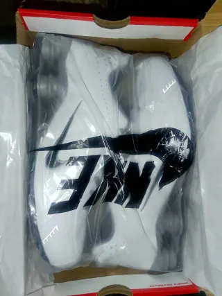 Nike Shox Zapatillas Blancas y Grises