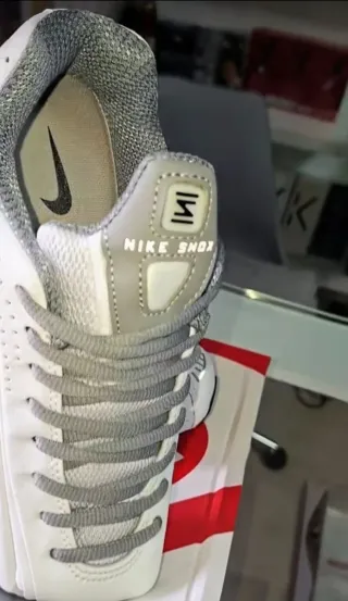 Nike Shox Zapatillas Blancas y Grises