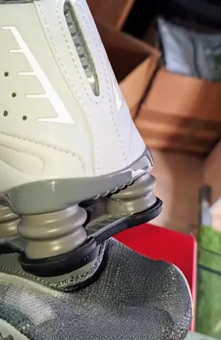 Nike Shox Zapatillas Blancas y Grises