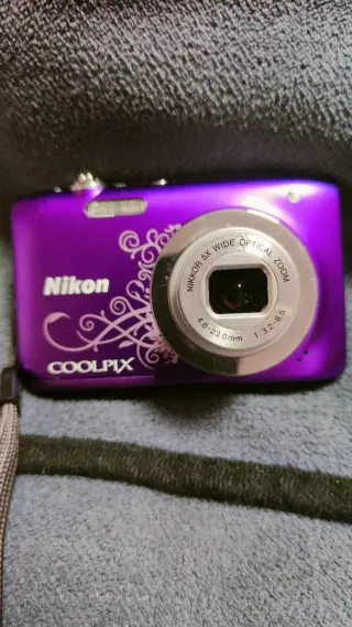 Cámara Nikon Coolpix S2600 Morada