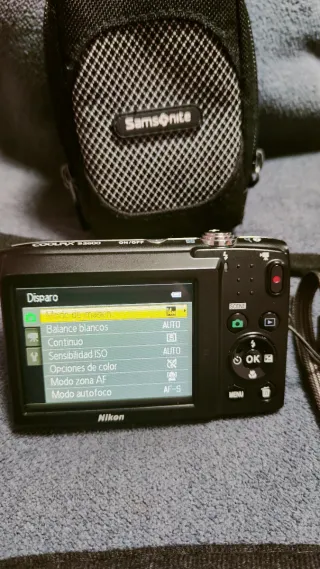 Cámara Nikon Coolpix S2600 Morada