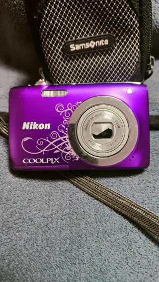 Cámara Nikon Coolpix S2600 Morada