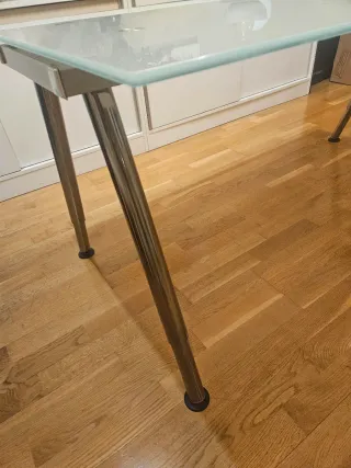Regalo 2 Mesas escritorio cristal y acero.
