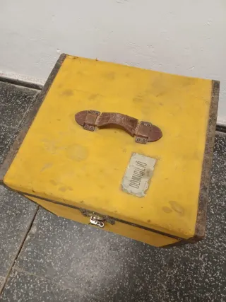 Antigua caja de muestrarios