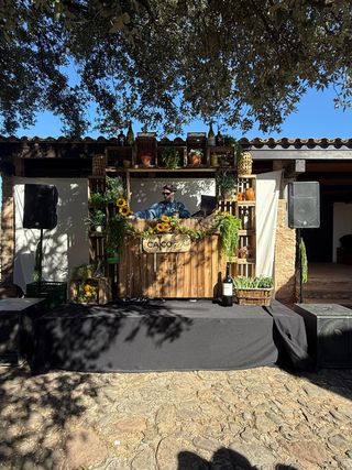 Alquiler Sonido, Luces y Cabina DJ.