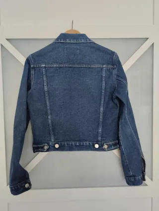 Chaqueta vaquera corta