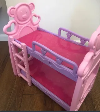 Litera para muñecas rosa y morada