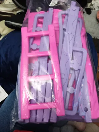 Litera para muñecas rosa y morada