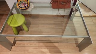 Mesa auxiliar cristal y metal