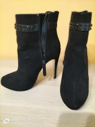 Botines negros con brillantitos