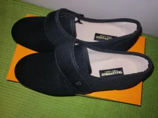 Scarpe comode nere con chiusura in velcro tg. 39