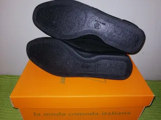 Scarpe comode nere con chiusura in velcro tg. 39