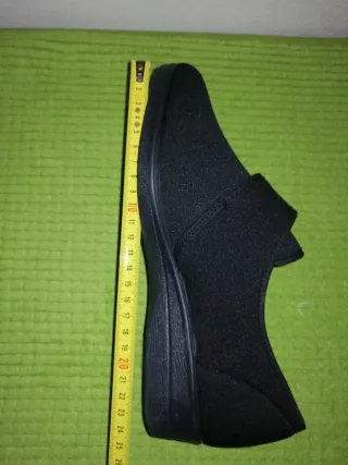 Scarpe comode nere con chiusura in velcro tg. 39