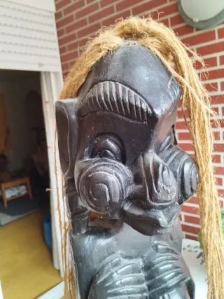 Figura madera mujer estilo balinés