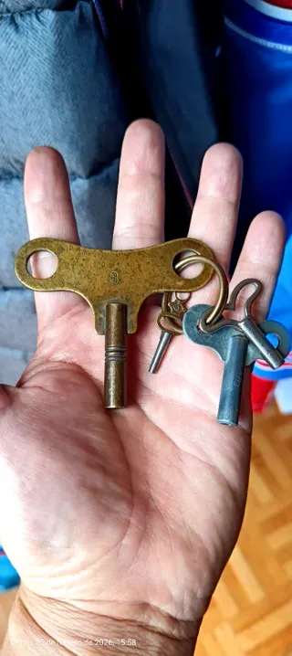 Llaves de cuerda antiguas para relojes