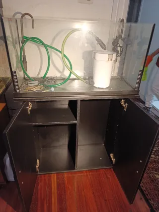 Pecera completa con mesa