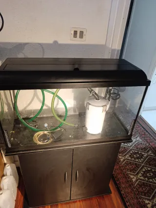 Pecera completa con mesa