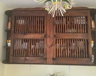 Alacena de pino rústica